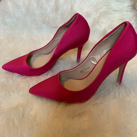 Pointed heels - Picture 2 of 3